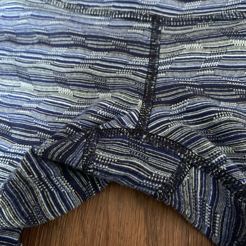 Lululemon Blue Capris Size 4 - Picture 4 of 5